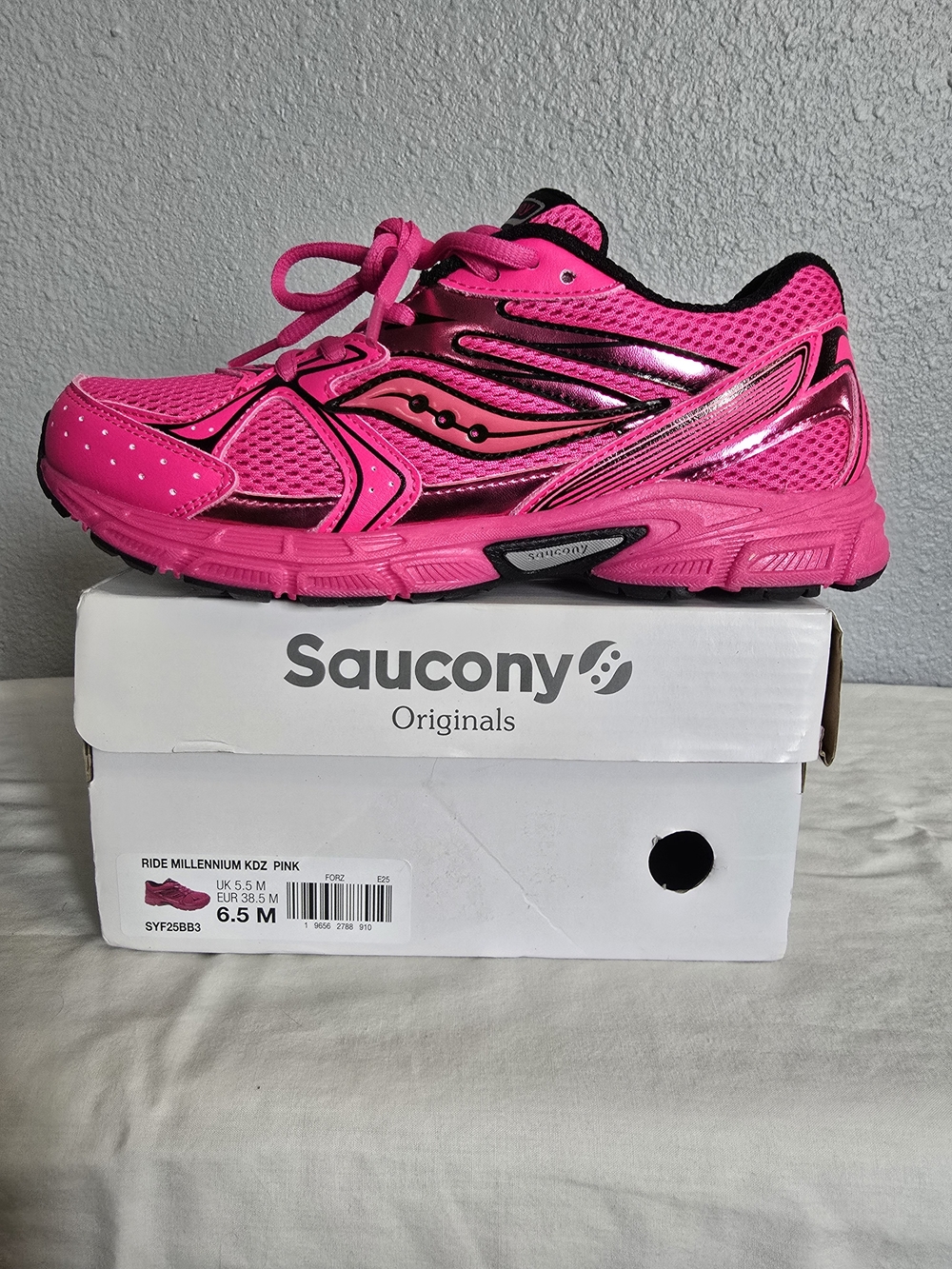 Saucony Women's Neon Pink Running Sneakers